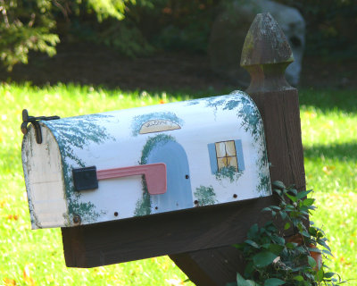 little house mailbox
