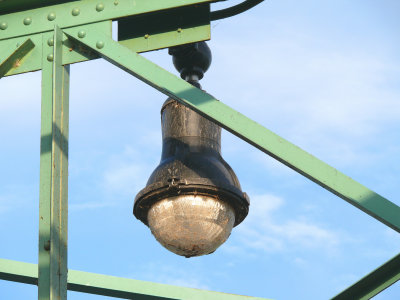 lamp on the new hope bridge