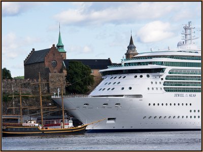 19-Cruise-Ship-and-Akershus-Castle.jpg