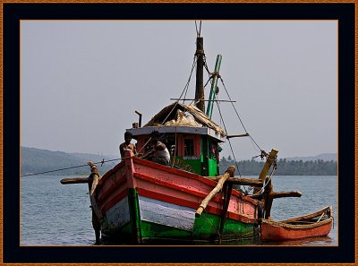 66-Boys-in-a-Fishingboat-in-Chapora.jpg