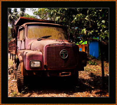 5-An-old-tired-Truck-in-Goa.jpg