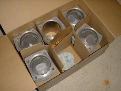 MAHLE Piston/Cylinder Set - Size: mm? - Photo 1