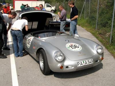 g3/17/292717/3/54657842.PaddockPorsche5501.jpg