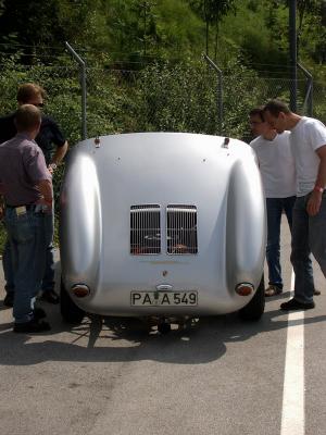 g3/17/292717/3/54657843.PaddockPorsche5502.jpg
