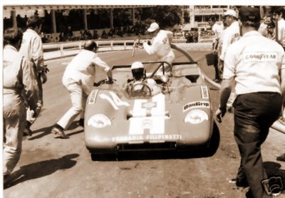 JO BONNIER BRINGS HIS 3RD PLACED LOLA T212 IN FOR FUEL, TARGA FLORIO 1971.jpg