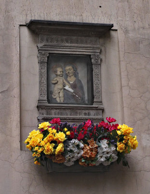 Shrine on Florence building.jpg