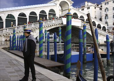 Gondalier near Rialto.jpg