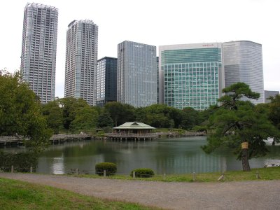 The tea house from across the lake. What a shot, huh?