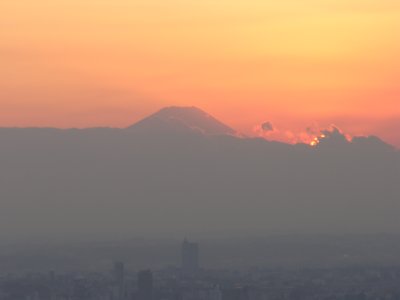 Zooming even closer for a really cool shot.  Next trip we hope to visit Mt Fuji.