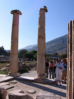 Ruins Ephesus189Y.jpg