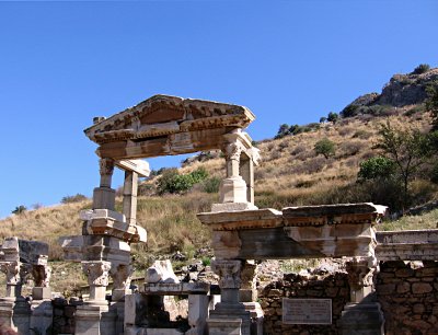 Ruins Ephesus195Y.jpg
