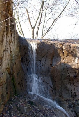 03_3026_waterfall_in_shade.JPG