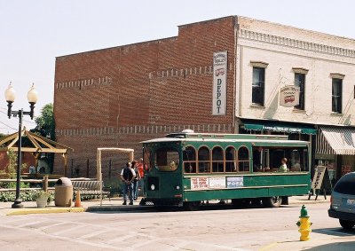 04trolley.jpg