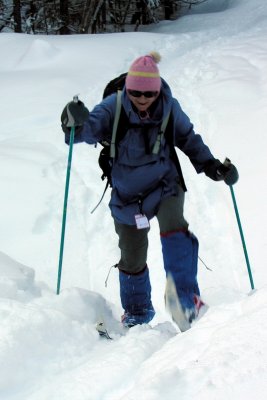 Claudette ngocie un obstacle en ski