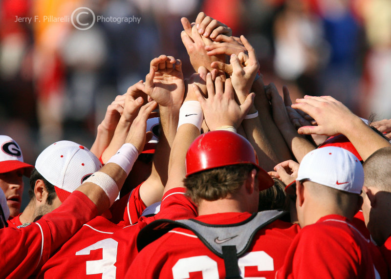 The Georgia Bulldogs celebrate the team victory