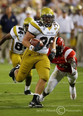 Georgia Tech RB Cox outruns a Gamecocks defender