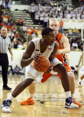 Georgia Tech G Shumpert works in the corner while being defended by Clemson G Terrence Oglesby
