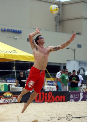 Arizona Alumni Matt Olson jump serve