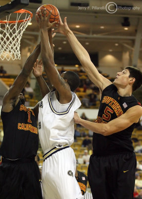 Tech F Favors goes strong to the basket against USC F Stepheson and F Vucevic