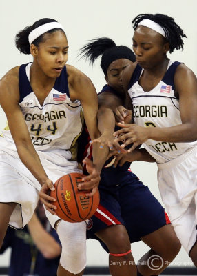 Yellow Jackets G Jasmine Blain attempts to leave the ball for teammate G Bennett while Wildcats G Thomas defends