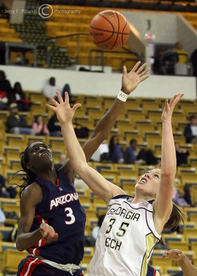 Yellow Jackets F Ardossi and Wildcats F Ibekwe go after a rebound