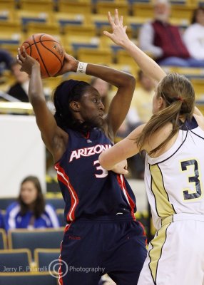Arizona Wildcats F Ibekwe looks to pass while being defended by Jackets F Ardossi