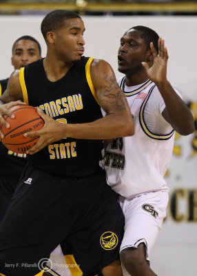 Yellow Jackets G D’Andre Bell guards Owls F Markeith Cummings