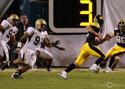 Jackets DE Morgan chases Hawkeyes QB Stanzi out of the pocket