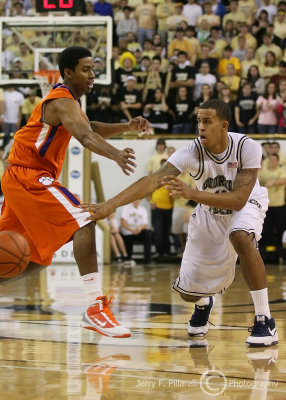 Jackets F Brian Oliver sends a bounce pass by a Tigers defender