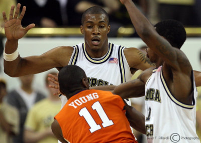 Yellow Jackets F Favors helps double team Tigers G Young