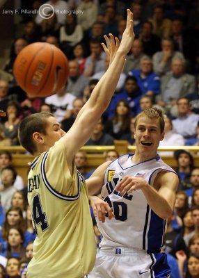 Jackets C Sheehan forces Blue Devils G Scheyer to pass around him on the baseline