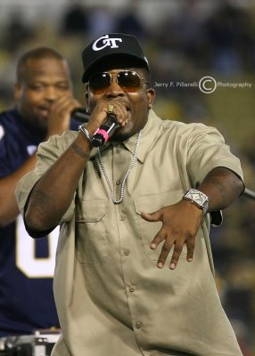 Big Boi in da hoooouse breakin it down fo halftime-izl