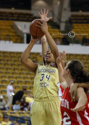 Yellow Jackets F Iasia Hemingway shoots in traffic