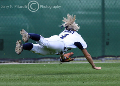 Yellow Jackets LF Jones makes an acrobatic catch to end an inning