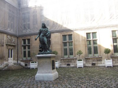 L  Place des Vosges - 02