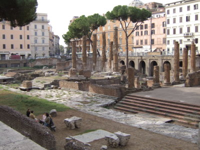 RJ2 Largo di Torre Argentina - Area Sacra - Ancient ruin used as cat sanctuary.JPG