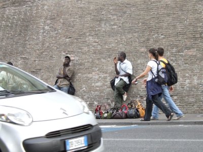RQ2 Vatican Museum - street vendors.JPG