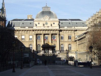 CD01 Palais de Justice.JPG