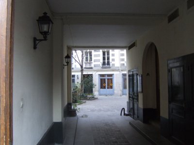MC05 Entrance to courtyard.JPG