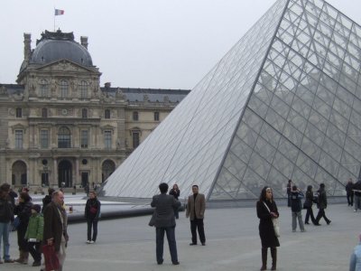 TN1Louvre - Pyramid.JPG