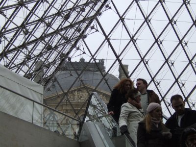 TN2 Entering Louvre  through pyramid.JPG