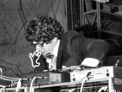 Anti-EarGiganticFactory10302005-3.jpg