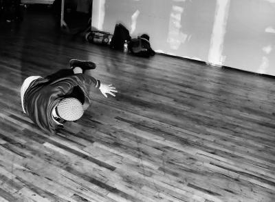 RandomBreakdancer-ArtSF12042005-2.jpg