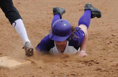 KellyL Dives Back to 1st