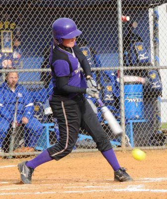 LindsayH at bat