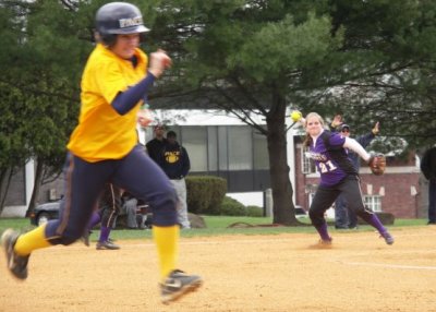 KellyE Fields the Bunt