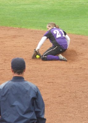 KellyE Gets Dirty for the Out