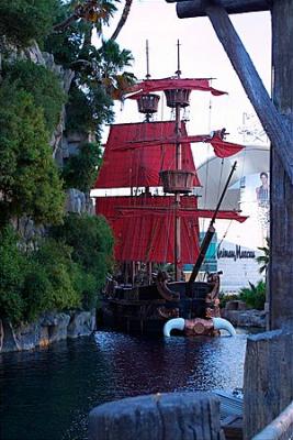 g3/18/527718/3/57229213.tipirateship.jpg