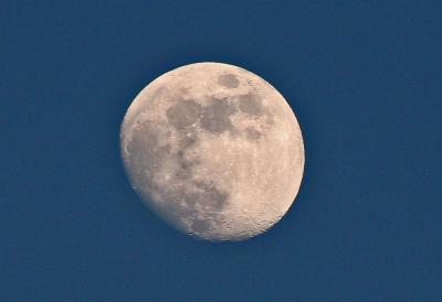 hand held moon IS helps !  17:21:34  very cropped