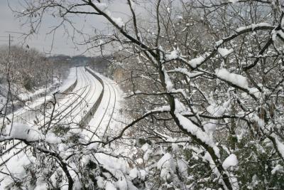 g3/18/622718/3/56013203.SnowyRailroadTracks.jpg